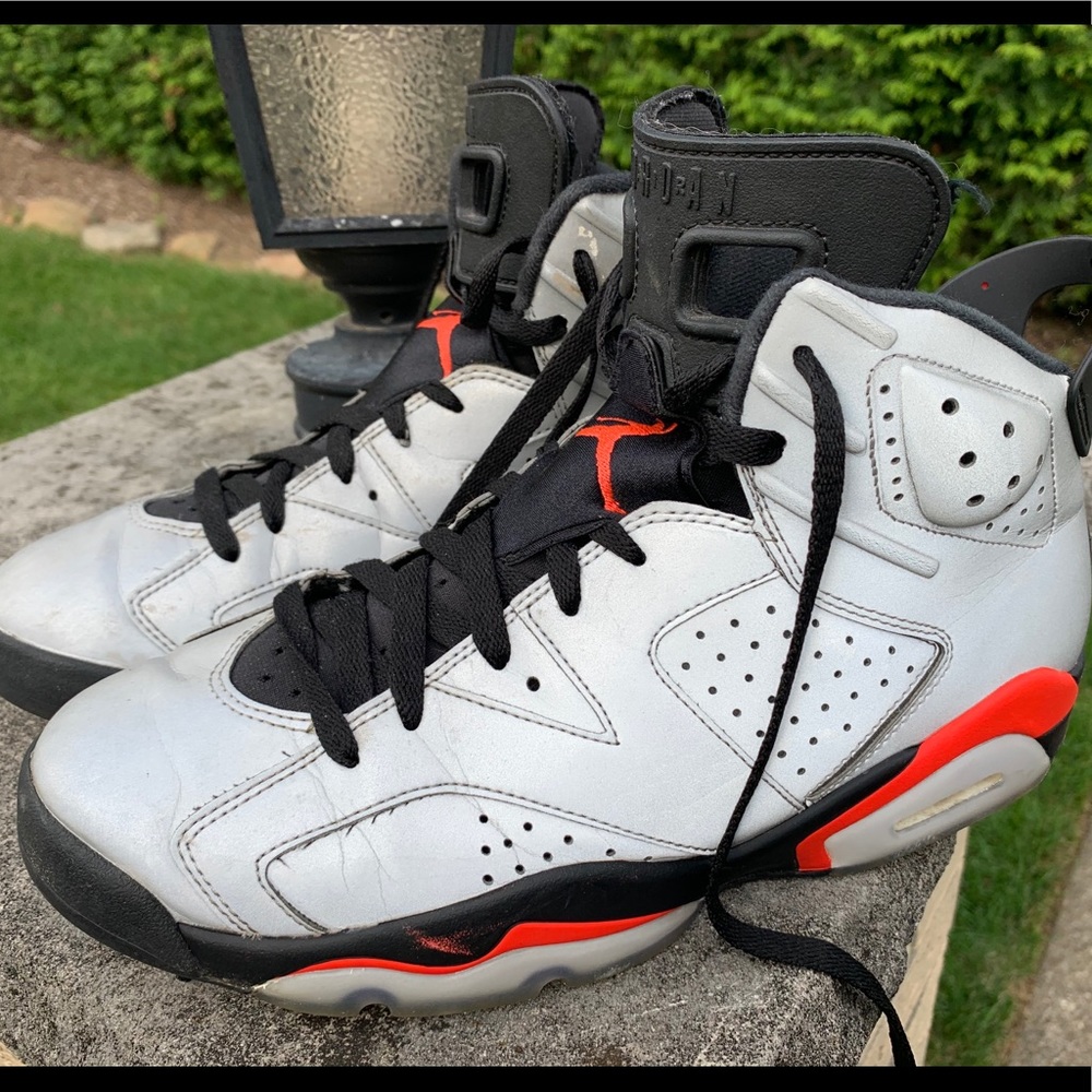 Men’s Jordan’s 9.5 - Men’s Sneaker